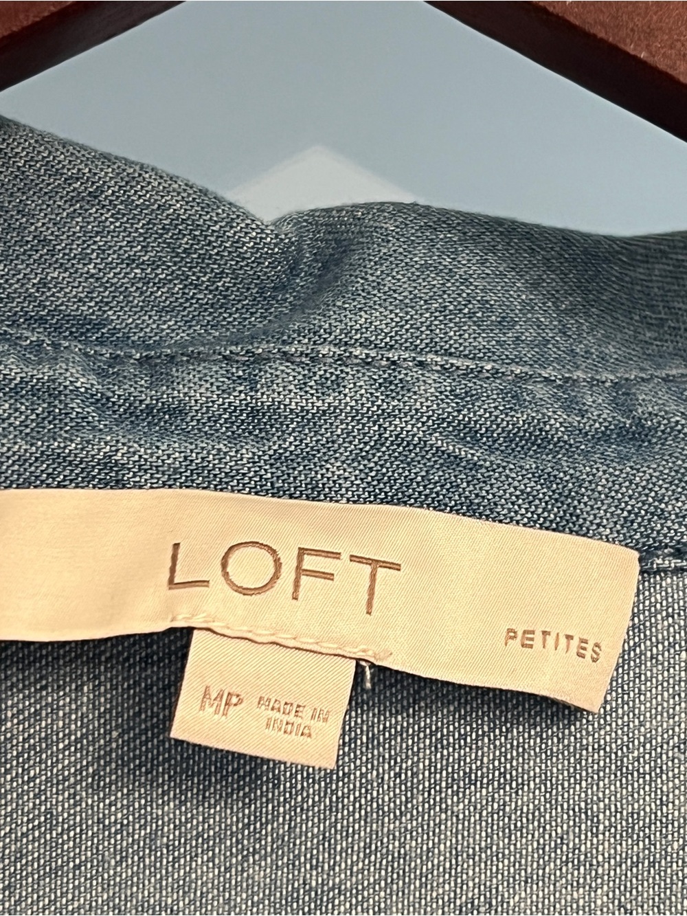 LOFT Women’s Petite Chambray Denim Button Down Shirt Tunic 100% Cotton MP - Picture 3 of 4